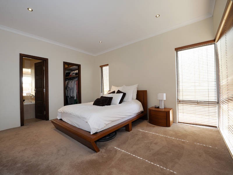 18 Twilight Ridge, Secret Harbour WA 6173