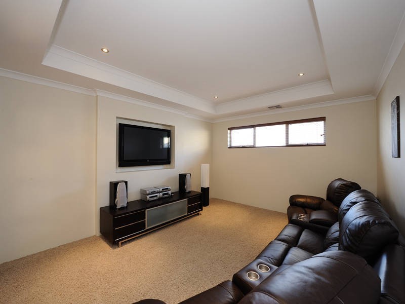 18 Twilight Ridge, Secret Harbour WA 6173