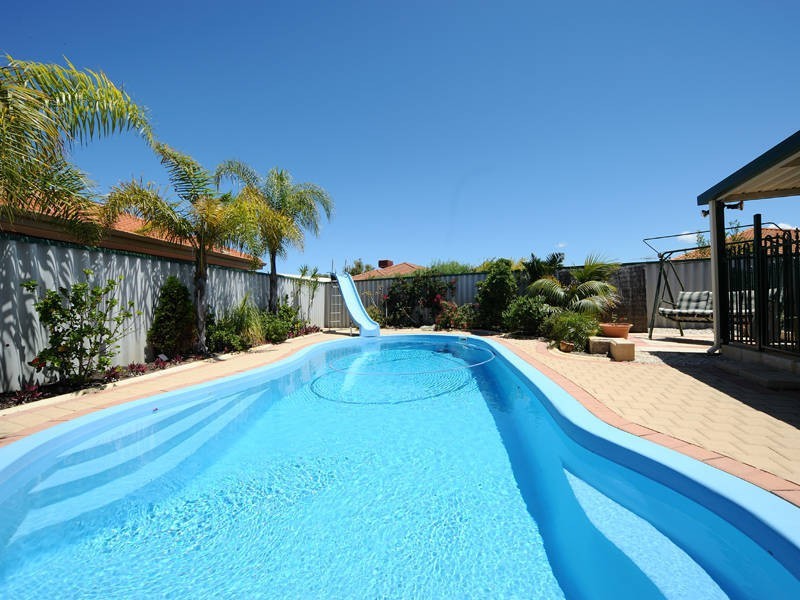 11 Summerhill Place, Warnbro WA 6169