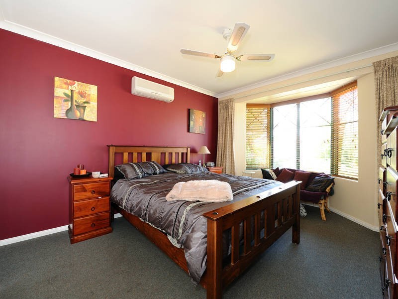 11 Summerhill Place, Warnbro WA 6169