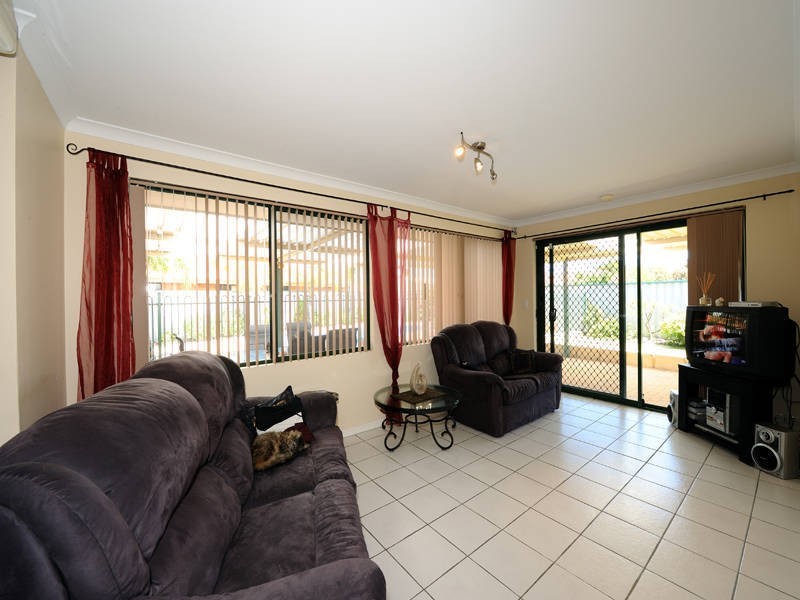 11 Summerhill Place, Warnbro WA 6169