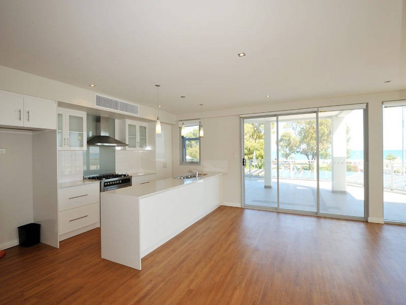 4/61 Rockingham Beach Road, Rockingham WA 6168