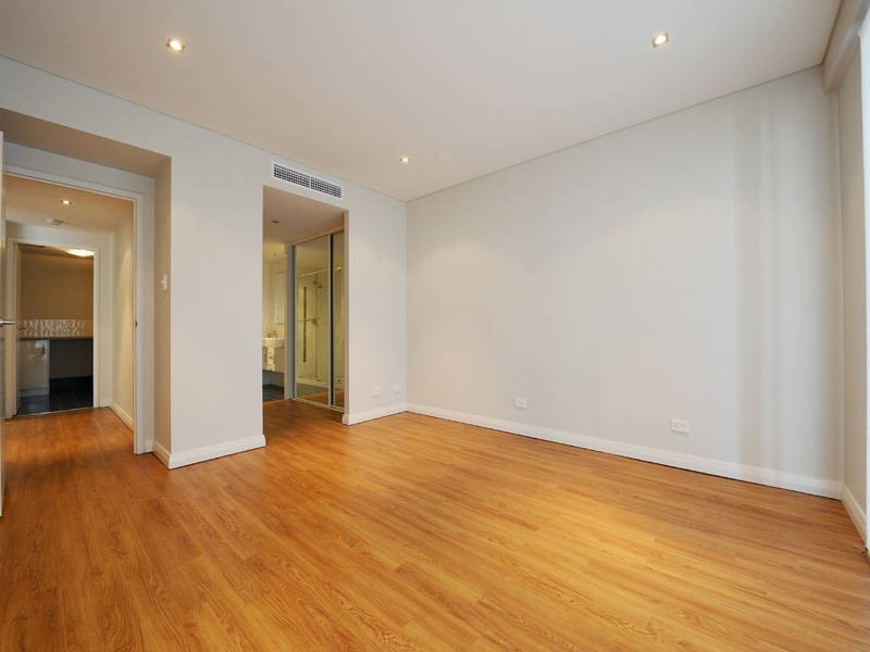 4/61 Rockingham Beach Road, Rockingham WA 6168