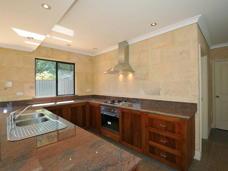 2/130A Parkin Street, Rockingham WA 6168