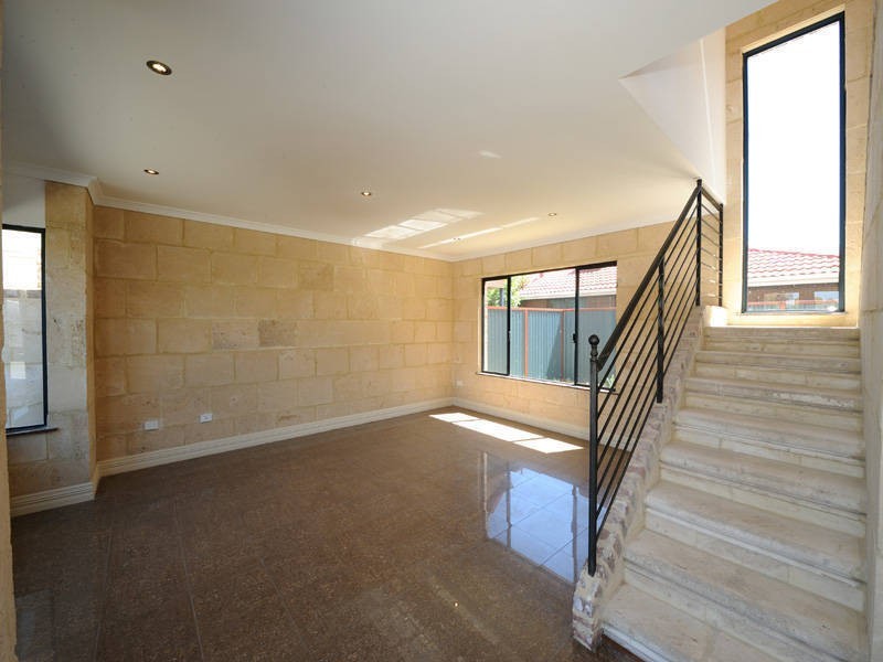 2/130A Parkin Street, Rockingham WA 6168