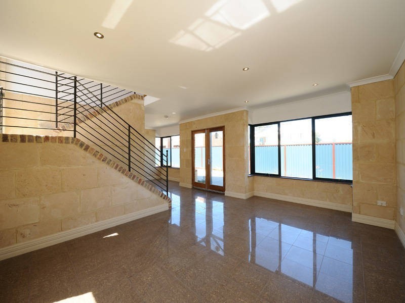 2/130A Parkin Street, Rockingham WA 6168