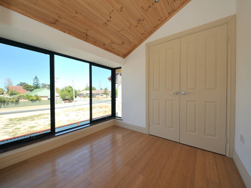 2/130A Parkin Street, Rockingham WA 6168