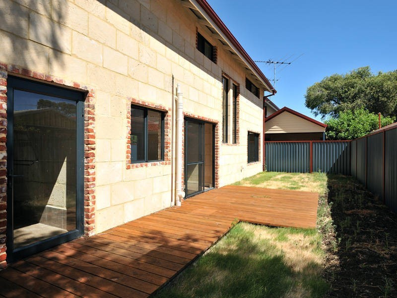 2/130A Parkin Street, Rockingham WA 6168