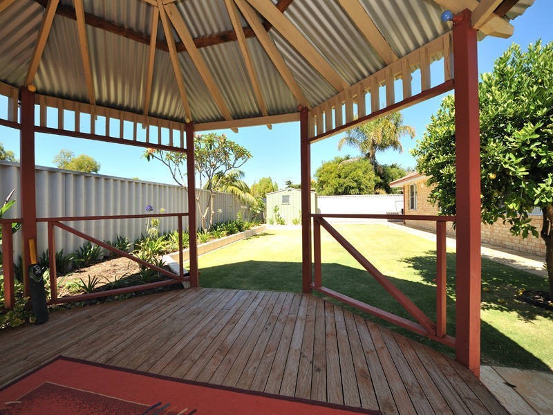 11 Fernando Place, Safety Bay WA 6169