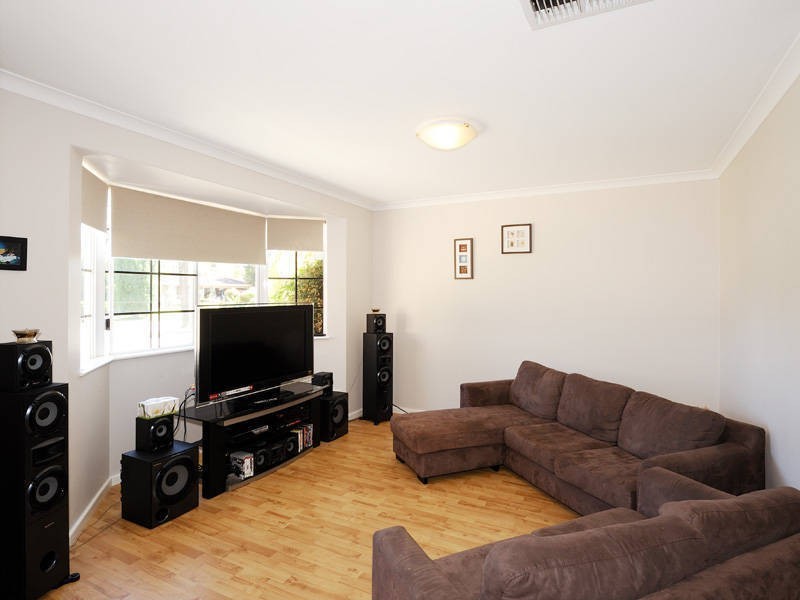 11 Fernando Place, Safety Bay WA 6169