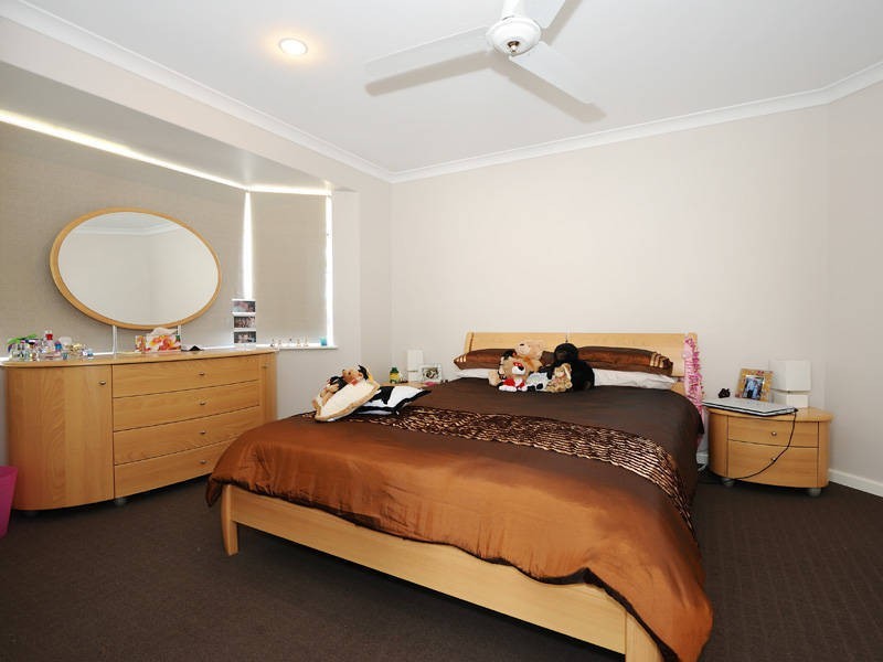 11 Fernando Place, Safety Bay WA 6169