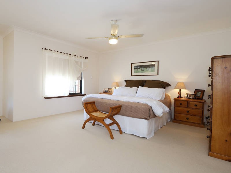 11 Villefranche Rise, Port Kennedy WA 6172