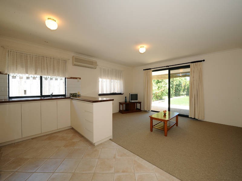 11 Villefranche Rise, Port Kennedy WA 6172