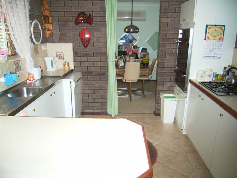 10 Salcombe Way, Warnbro WA 6169