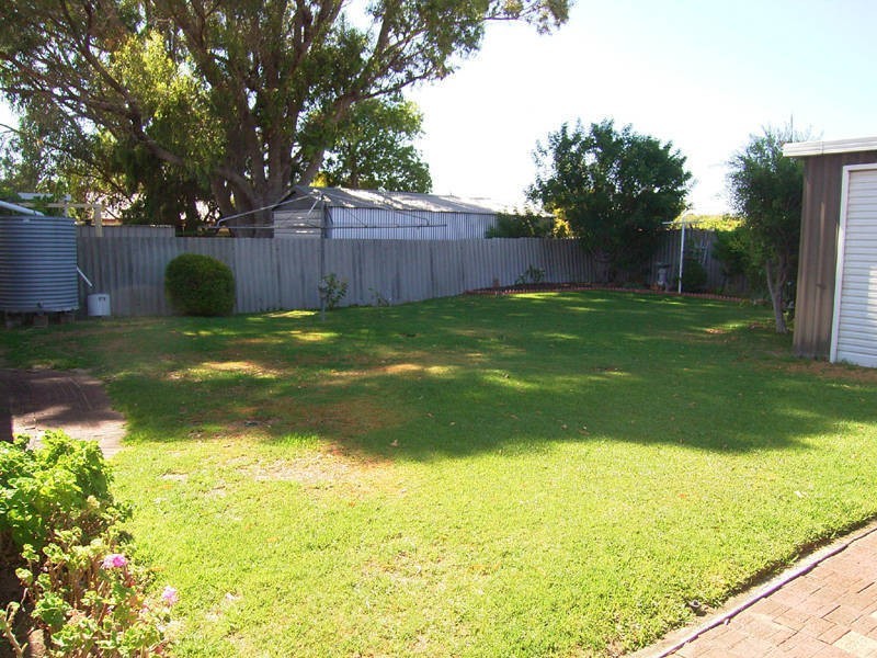 10 Salcombe Way, Warnbro WA 6169