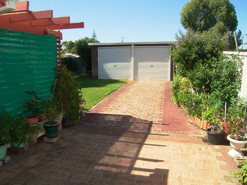 10 Salcombe Way, Warnbro WA 6169