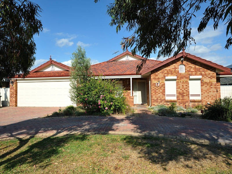 17 Waikiki Road, Safety Bay WA 6169