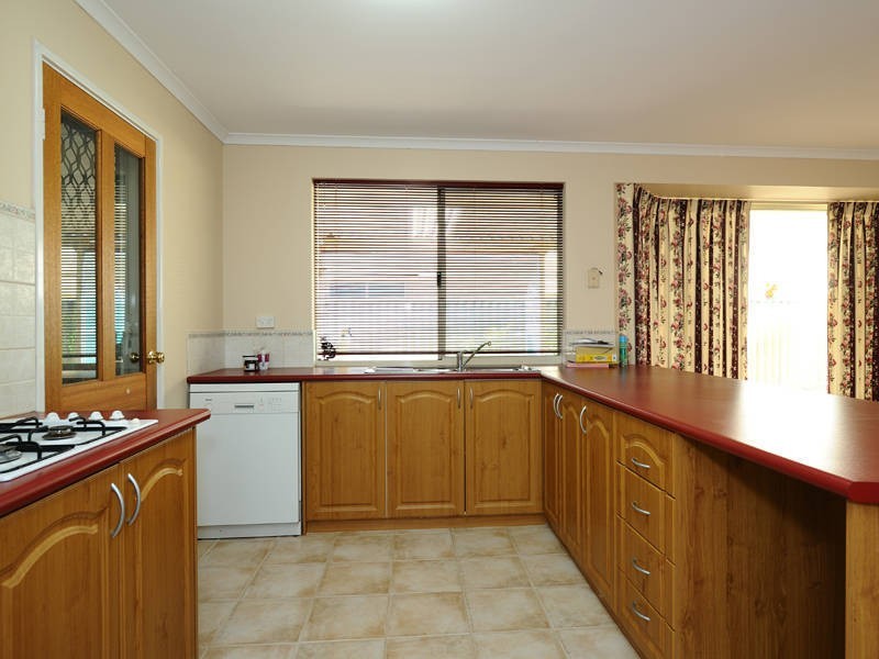 17 Waikiki Road, Safety Bay WA 6169