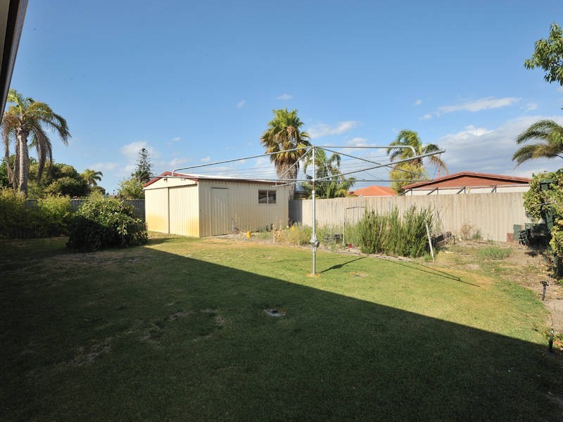 17 Waikiki Road, Safety Bay WA 6169