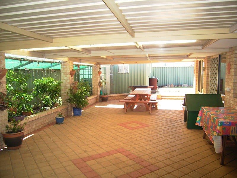 15 Jean Pierre Drive, Warnbro WA 6169