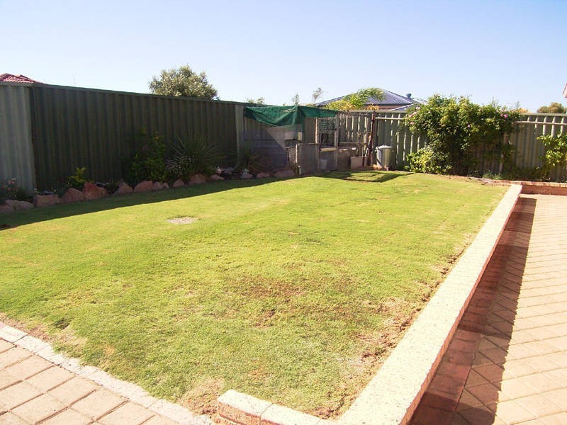 15 Jean Pierre Drive, Warnbro WA 6169