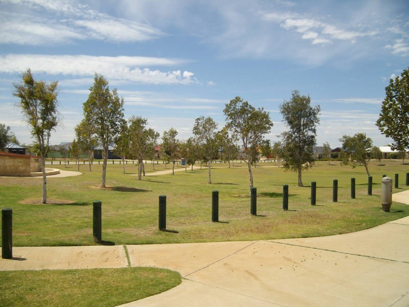 4 Laredo Bend, Port Kennedy WA 6172