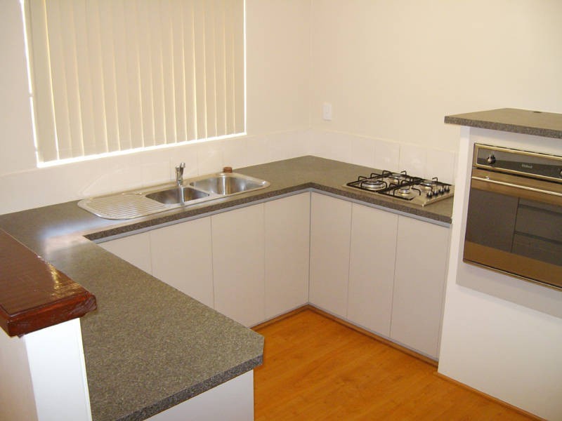 4 Laredo Bend, Port Kennedy WA 6172