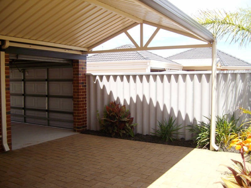 4 Laredo Bend, Port Kennedy WA 6172