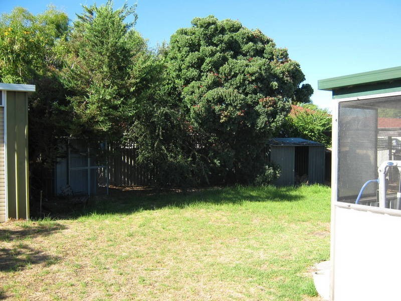 33 Arkwell Ave, Rockingham WA 6168