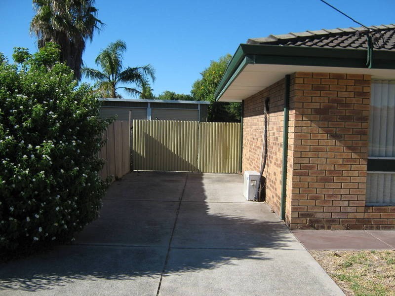 33 Arkwell Ave, Rockingham WA 6168