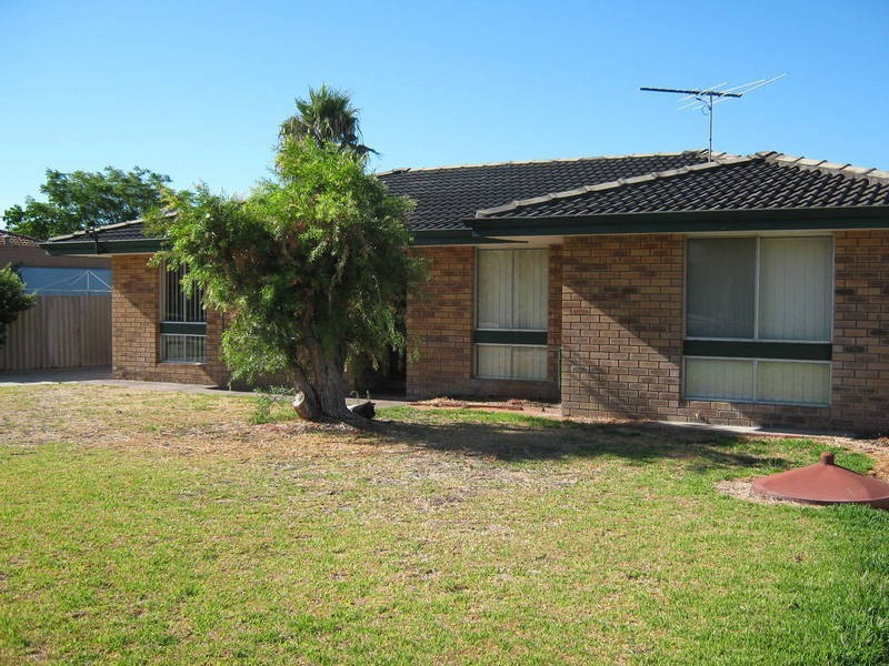 33 Arkwell Ave, Rockingham WA 6168