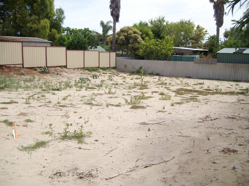 2 Reveley Street, Waikiki WA 6169