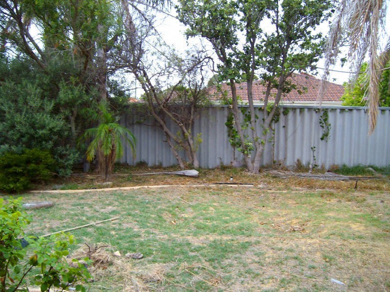 10 Lisbon Place, Warnbro WA 6169
