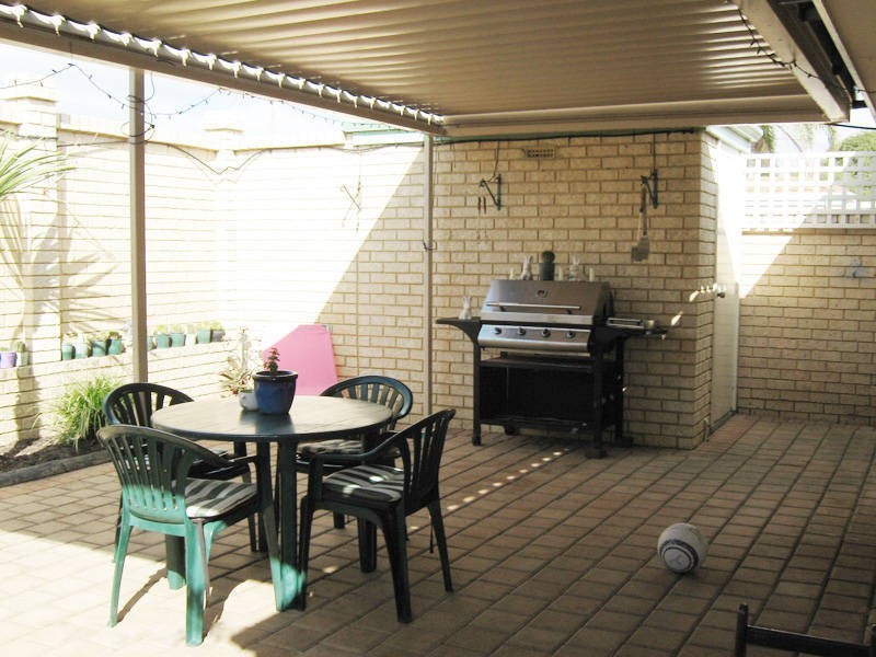 8/74 Kent Street, Rockingham WA 6168
