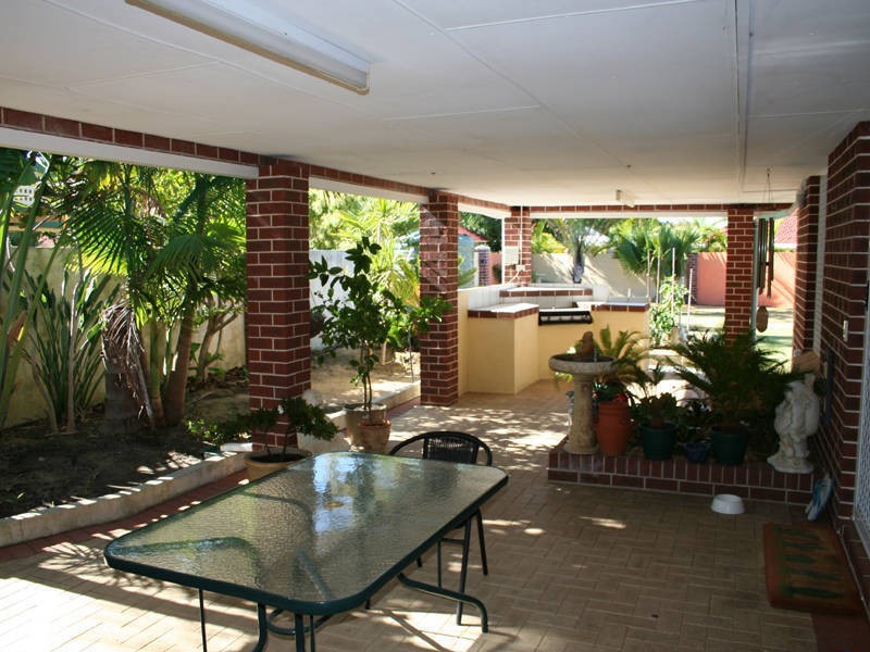 22 Huxtable Terrace, Baldivis WA 6171