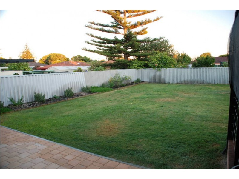 18 Seahaven Street, Safety Bay WA 6169