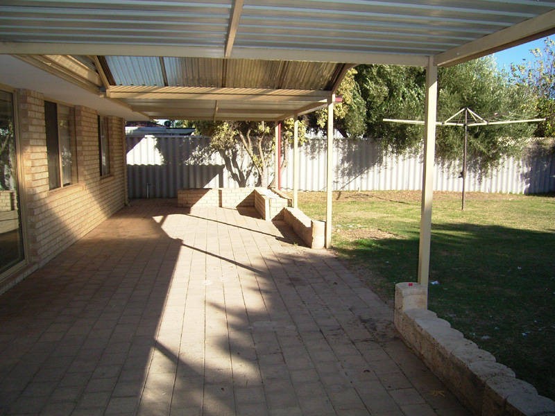 9 Shell Close, Cooloongup WA 6168