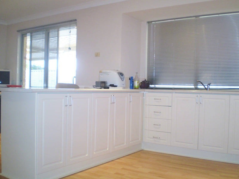 16 Greenlea Crescent, Warnbro WA 6169