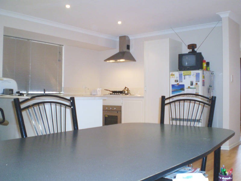 16 Greenlea Crescent, Warnbro WA 6169