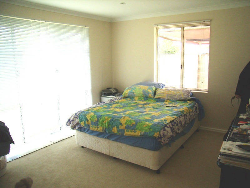 16 Greenlea Crescent, Warnbro WA 6169