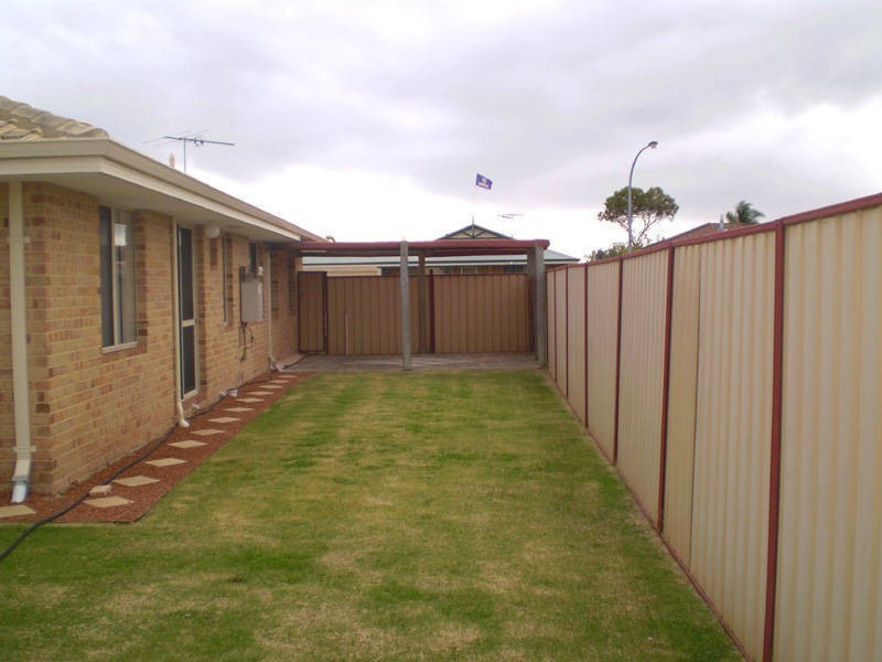 16 Greenlea Crescent, Warnbro WA 6169
