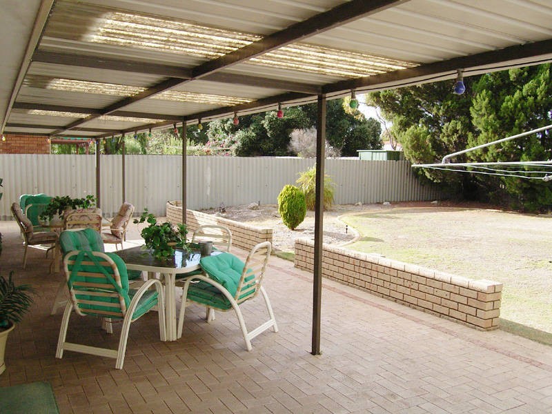 25 Beermullah Way, Waikiki WA 6169