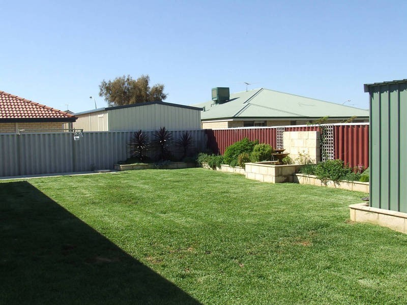 13 Zedora Loop, Port Kennedy WA 6172