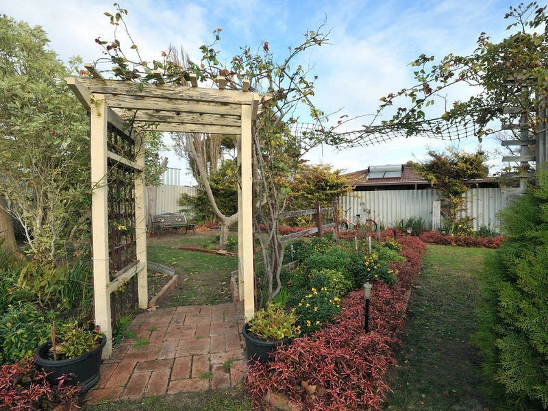 35 Hennessy Way, Rockingham WA 6168