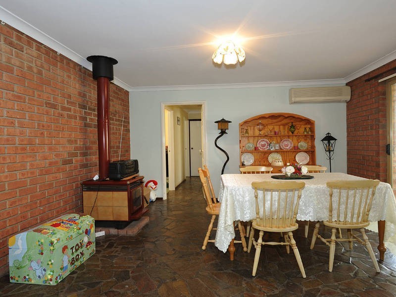 35 Hennessy Way, Rockingham WA 6168