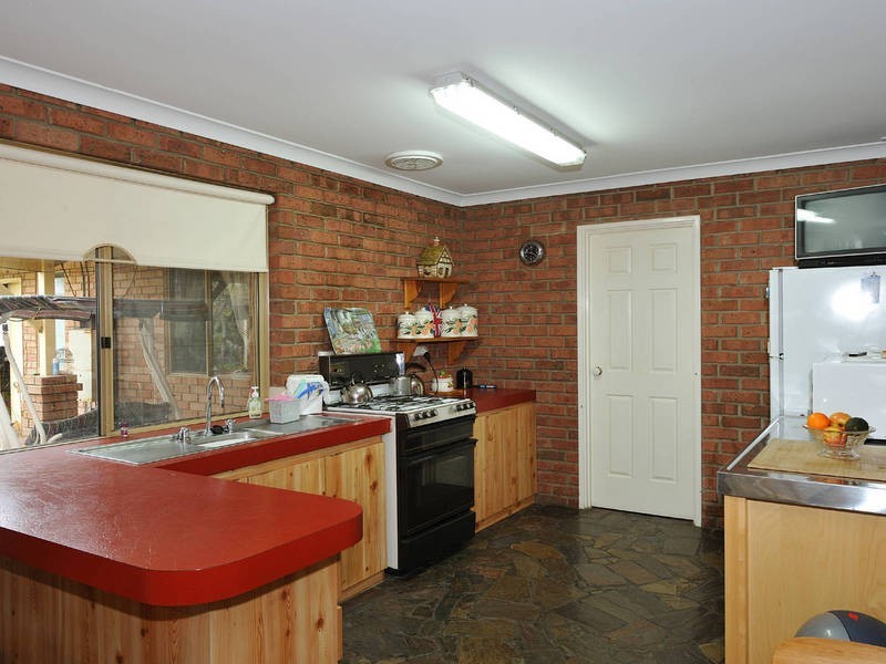 35 Hennessy Way, Rockingham WA 6168