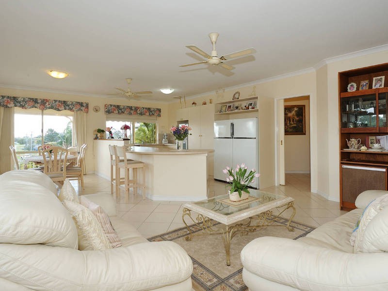 61 Fourth Avenue, Shoalwater WA 6169