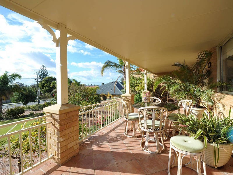 61 Fourth Avenue, Shoalwater WA 6169