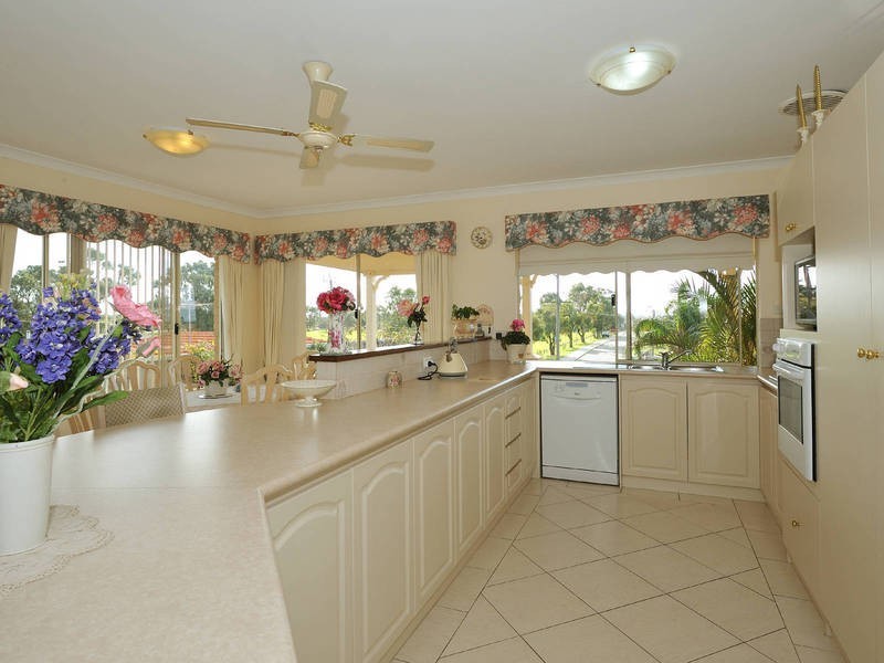 61 Fourth Avenue, Shoalwater WA 6169
