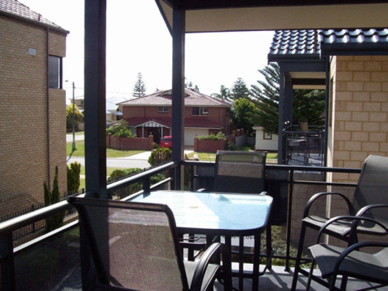 2/3 Fraser Street, Rockingham WA 6168